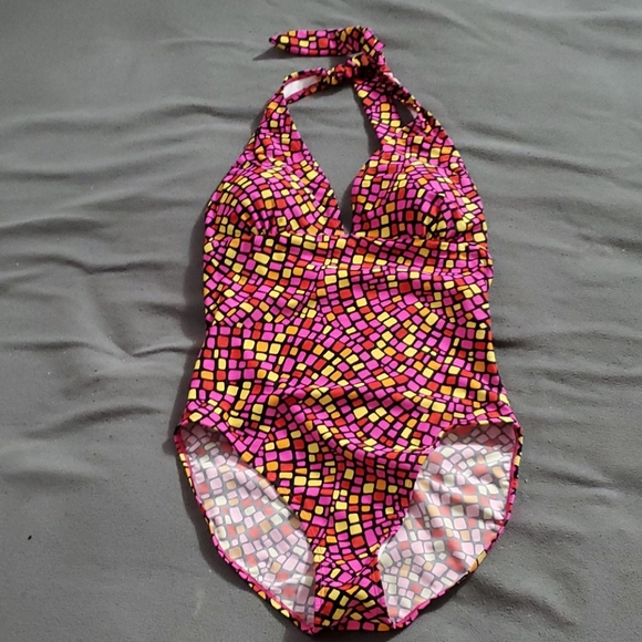 Full piece bathing suit - Picture 1 of 3